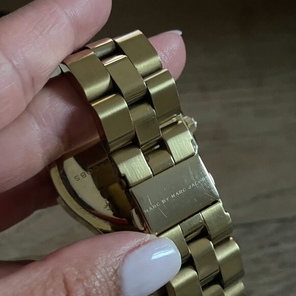 MARC JACOBS GOLD WATCH - Picture 5 of 7